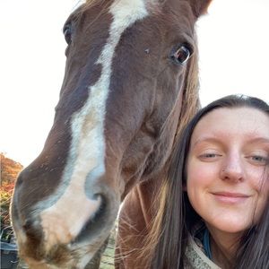 Meet your Posher, Alexis